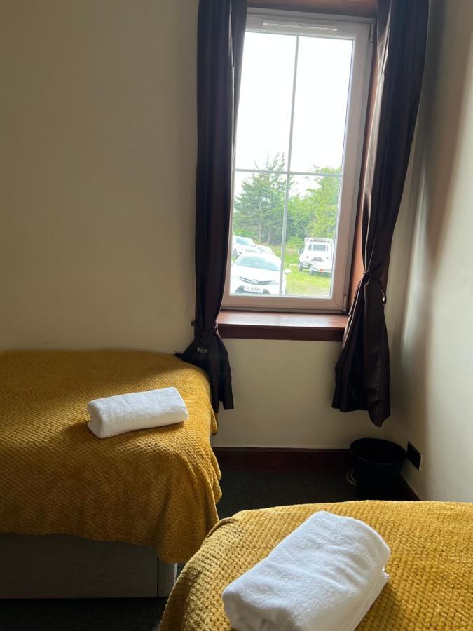 4 Bed Bungalow Near Airport エディンバラ エクステリア 写真