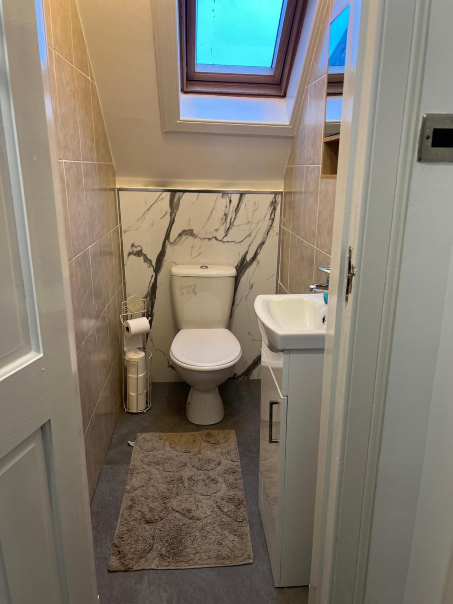4 Bed Bungalow Near Airport エディンバラ エクステリア 写真
