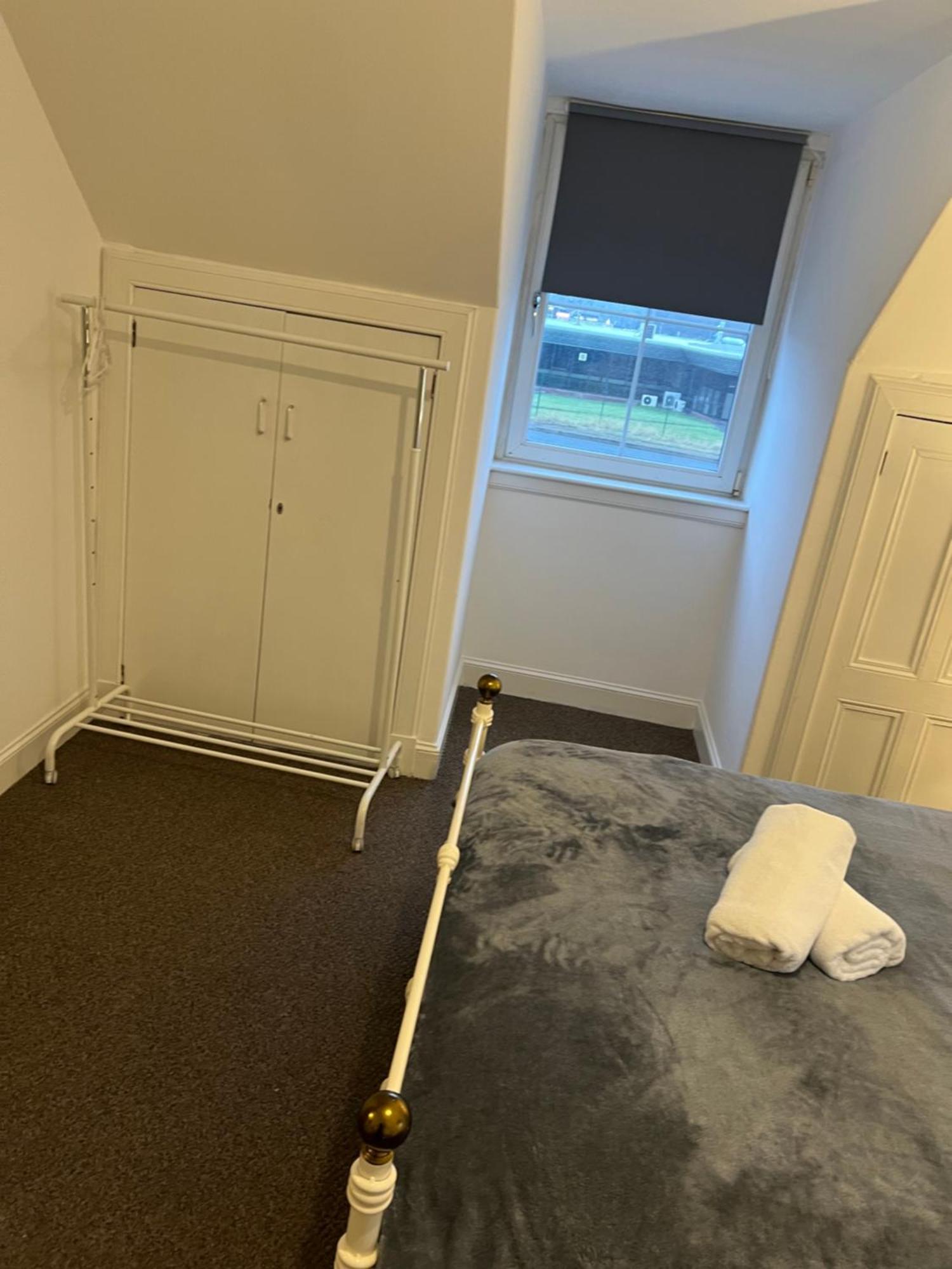 4 Bed Bungalow Near Airport エディンバラ エクステリア 写真